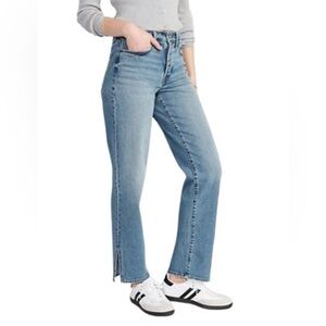 Old Navy High Rise Loose Side Slit Jean in size 8, no flaws